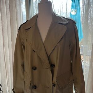 Vince Classic Tan Trenchjacket